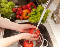 วิธีล้างผักให้สะอาดและลวกผักให้คงสีสันสดใสน่าทานง่ายๆ
