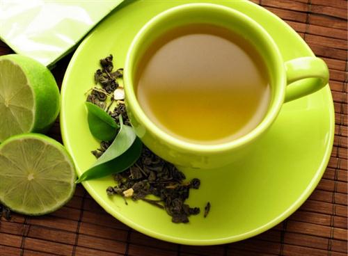 ประโยชน์จากชาเขียวที่มีผลดีกับสุขภาพและความงาม