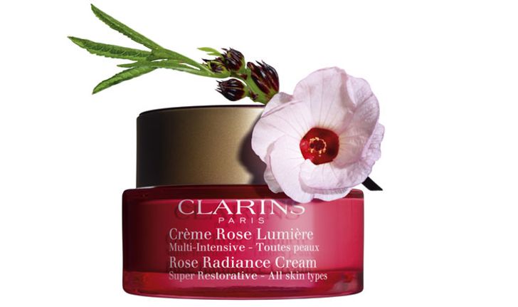 ลดเลือนริ้วรอย เผยผิวกระจ่างใส ด้วย CLARINS Rose Radiance Cream