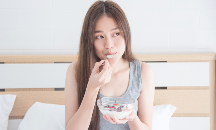 กินโยเกิร์ตก่อนนอนดีไหม ตอบให้หายข้องใจกับ 5 ประโยชน์ของโยเกิร์ตที่คุณคาดไม่ถึง