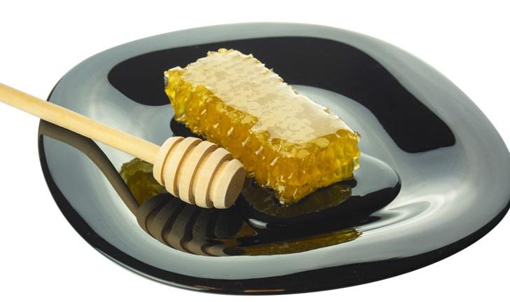 5 คุณประโยชน์จากนมผึ้ง เปี่ยมด้วยสารอาหารที่ดีต่อร่างกายครบถ้วน