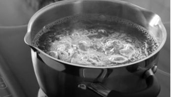 ทายผิดเพียบ! ต้มน้ำ 1 ลิตรพร้อมกัน เตาแก๊ส เตาไฟฟ้า เตาแม่เหล็กไฟฟ้า อะไรเดือดเร็วที่สุด?