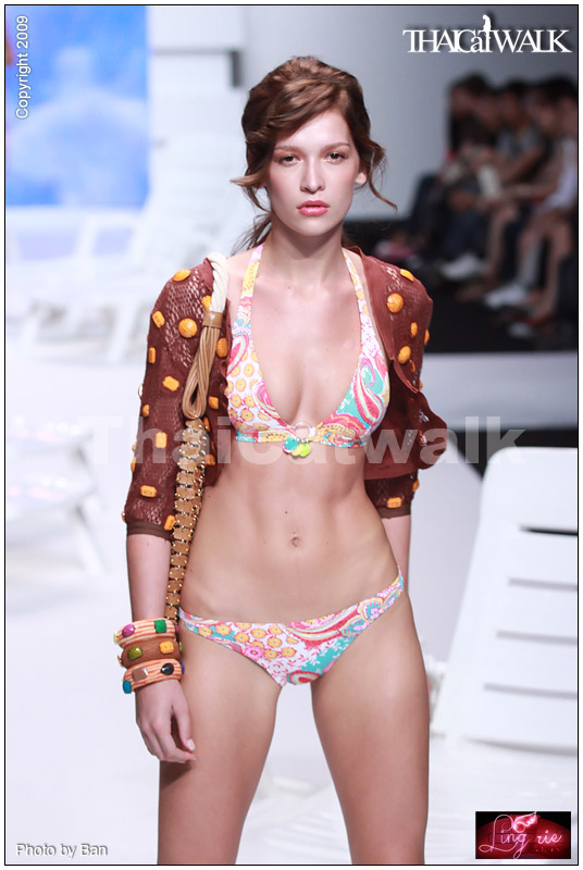 แฟชั่นโชว์ชุดว่ายน้ำสุดเซ็กซี่ จากเวที  BIFW2009