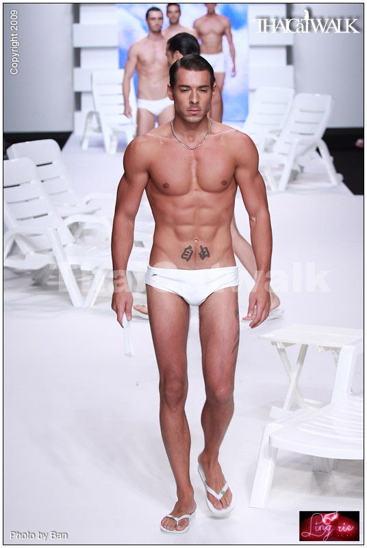 แฟชั่นโชว์ชุดว่ายน้ำสุดเซ็กซี่ จากเวที  BIFW2009