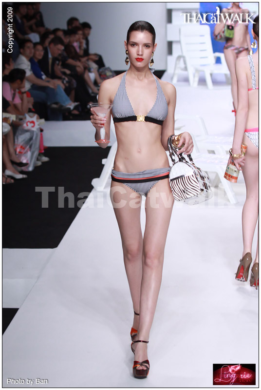 แฟชั่นโชว์ชุดว่ายน้ำสุดเซ็กซี่ จากเวที  BIFW2009