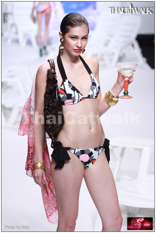 แฟชั่นโชว์ชุดว่ายน้ำสุดเซ็กซี่ จากเวที  BIFW2009