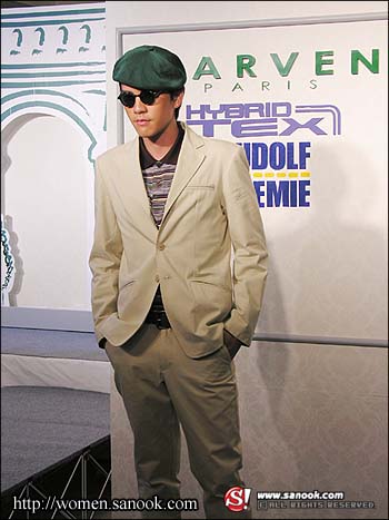 แฟชั่นโชว์สุดชิค ต้อนรับหน้าฝนโดยเฉพาะ