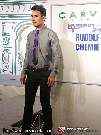 แฟชั่นโชว์สุดชิค ต้อนรับหน้าฝนโดยเฉพาะ