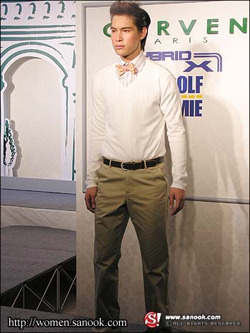 แฟชั่นโชว์สุดชิค ต้อนรับหน้าฝนโดยเฉพาะ