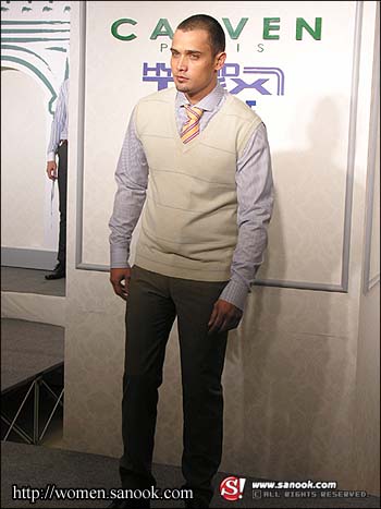 แฟชั่นโชว์สุดชิค ต้อนรับหน้าฝนโดยเฉพาะ