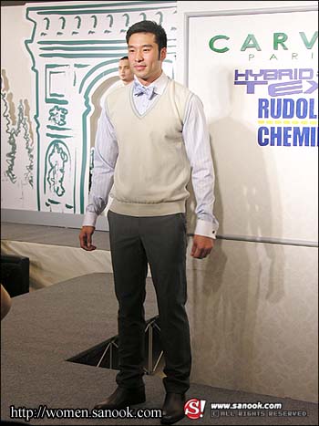 แฟชั่นโชว์สุดชิค ต้อนรับหน้าฝนโดยเฉพาะ