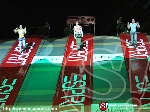 Esprit Vertical Catwalk