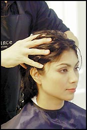 นวด คืนพลังให้หนังศีรษะและเส้นผม