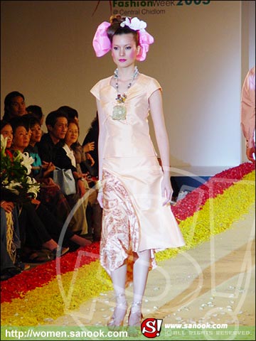 แอม-สุธิกานต์ หวังเจริญทวีกุล - นางแบบไม่ใช่นางเอก