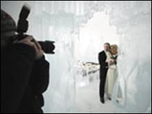 วิวาห์สุดยะเยือก ที่โบสถ์น้ำแข็งในสวีเดน!