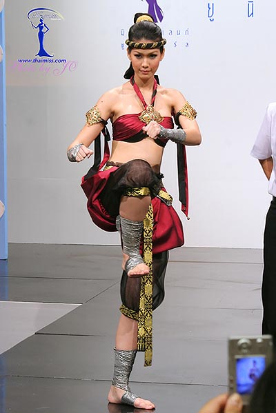 ชุดประจำชาติ และชุดราตรีของ แก้ม กวินตรา โพธิจักร ในการประกวด Miss Universe 2008