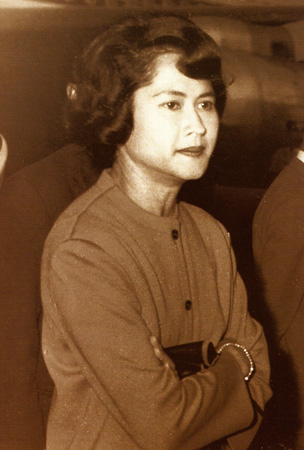 รวมพระฉายาลักษณ์ : สมเด็จพระเจ้าพี่นางเธอฯ / ห้องภาพที่ 2 :  เจริญพระชันษาสง่างาม