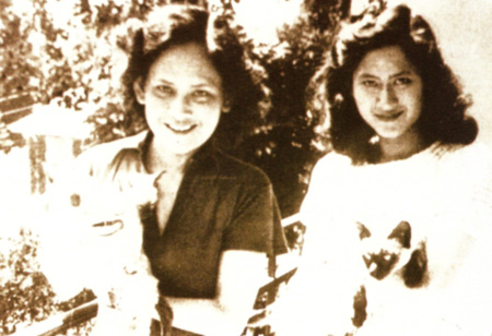 รวมพระฉายาลักษณ์ : สมเด็จพระเจ้าพี่นางเธอฯ / ห้องภาพที่ 2 :  เจริญพระชันษาสง่างาม