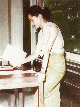 รวมพระฉายาลักษณ์ : สมเด็จพระเจ้าพี่นางเธอฯ / ห้องภาพที่ 2 :  เจริญพระชันษาสง่างาม