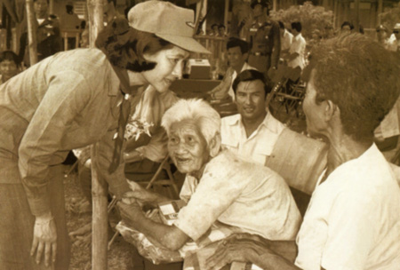 รวมพระฉายาลักษณ์ : สมเด็จพระเจ้าพี่นางเธอฯ / ห้องภาพที่ 2 :  เจริญพระชันษาสง่างาม