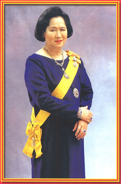 รวมพระฉายาลักษณ์ : สมเด็จพระเจ้าพี่นางเธอฯ / ห้องภาพที่ 2 :  เจริญพระชันษาสง่างาม