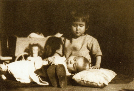 รวมพระฉายาลักษณ์ : สมเด็จพระเจ้าพี่นางเธอฯ / ห้องภาพที่ 1 : ครั้งทรงพระเยาว์