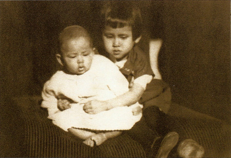 รวมพระฉายาลักษณ์ : สมเด็จพระเจ้าพี่นางเธอฯ / ห้องภาพที่ 1 : ครั้งทรงพระเยาว์