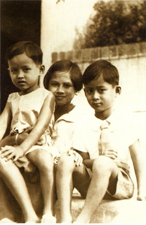 รวมพระฉายาลักษณ์ : สมเด็จพระเจ้าพี่นางเธอฯ / ห้องภาพที่ 1 : ครั้งทรงพระเยาว์