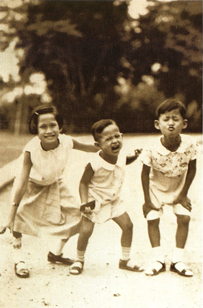 รวมพระฉายาลักษณ์ : สมเด็จพระเจ้าพี่นางเธอฯ / ห้องภาพที่ 1 : ครั้งทรงพระเยาว์