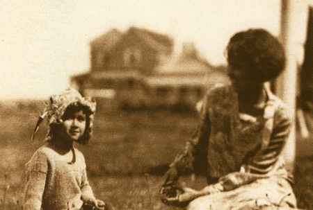 รวมพระฉายาลักษณ์ : สมเด็จพระเจ้าพี่นางเธอฯ / ห้องภาพที่ 1 : ครั้งทรงพระเยาว์