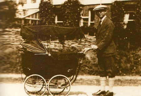 รวมพระฉายาลักษณ์ : สมเด็จพระเจ้าพี่นางเธอฯ / ห้องภาพที่ 1 : ครั้งทรงพระเยาว์