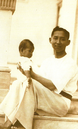 รวมพระฉายาลักษณ์ : สมเด็จพระเจ้าพี่นางเธอฯ / ห้องภาพที่ 1 : ครั้งทรงพระเยาว์