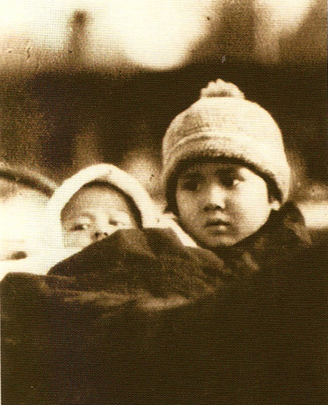 รวมพระฉายาลักษณ์ : สมเด็จพระเจ้าพี่นางเธอฯ / ห้องภาพที่ 1 : ครั้งทรงพระเยาว์