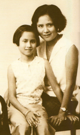 รวมพระฉายาลักษณ์ : สมเด็จพระเจ้าพี่นางเธอฯ / ห้องภาพที่ 1 : ครั้งทรงพระเยาว์