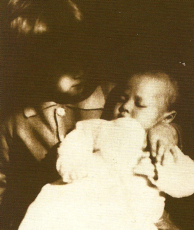 รวมพระฉายาลักษณ์ : สมเด็จพระเจ้าพี่นางเธอฯ / ห้องภาพที่ 1 : ครั้งทรงพระเยาว์