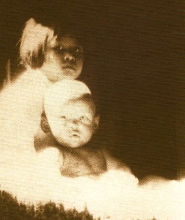 รวมพระฉายาลักษณ์ : สมเด็จพระเจ้าพี่นางเธอฯ / ห้องภาพที่ 1 : ครั้งทรงพระเยาว์