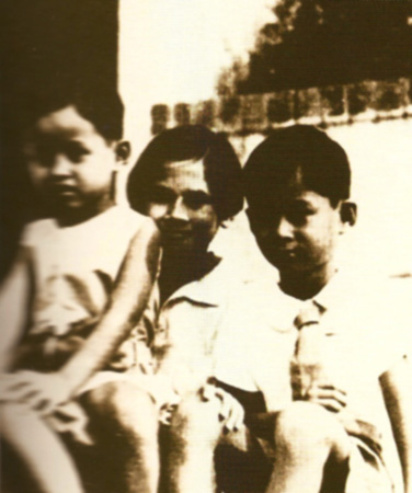 รวมพระฉายาลักษณ์ : สมเด็จพระเจ้าพี่นางเธอฯ / ห้องภาพที่ 1 : ครั้งทรงพระเยาว์