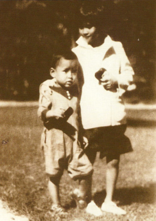 รวมพระฉายาลักษณ์ : สมเด็จพระเจ้าพี่นางเธอฯ / ห้องภาพที่ 1 : ครั้งทรงพระเยาว์