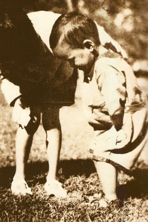 รวมพระฉายาลักษณ์ : สมเด็จพระเจ้าพี่นางเธอฯ / ห้องภาพที่ 1 : ครั้งทรงพระเยาว์