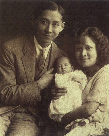 รวมพระฉายาลักษณ์ : สมเด็จพระเจ้าพี่นางเธอฯ / ห้องภาพที่ 1 : ครั้งทรงพระเยาว์