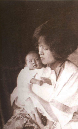 รวมพระฉายาลักษณ์ : สมเด็จพระเจ้าพี่นางเธอฯ / ห้องภาพที่ 1 : ครั้งทรงพระเยาว์