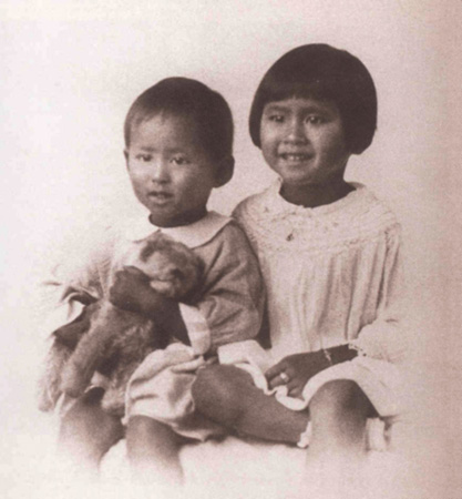 รวมพระฉายาลักษณ์ : สมเด็จพระเจ้าพี่นางเธอฯ / ห้องภาพที่ 1 : ครั้งทรงพระเยาว์