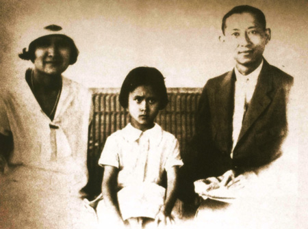 รวมพระฉายาลักษณ์ : สมเด็จพระเจ้าพี่นางเธอฯ / ห้องภาพที่ 1 : ครั้งทรงพระเยาว์