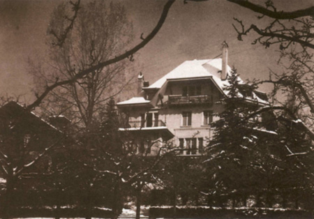 รวมพระฉายาลักษณ์ : สมเด็จพระเจ้าพี่นางเธอฯ / ห้องภาพที่ 1 : ครั้งทรงพระเยาว์