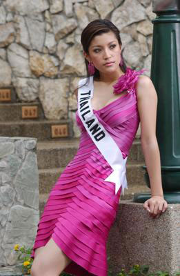 เอมมี่ มรกต