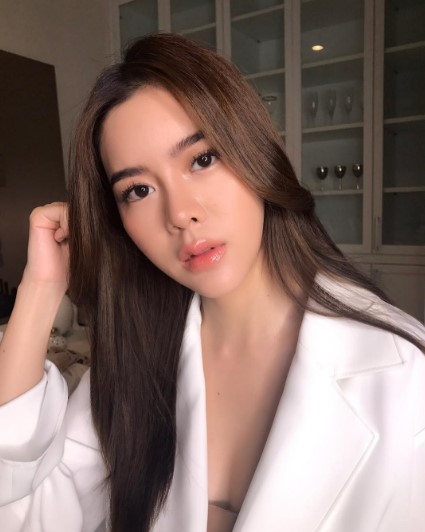 ดาราหน้าผากกว้าง