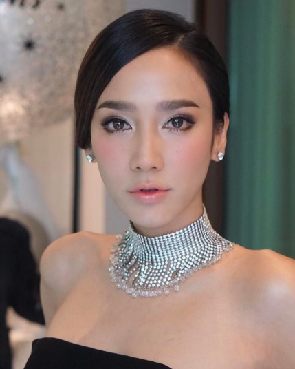 ดาราหน้าผากกว้าง