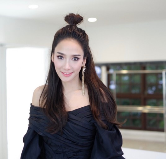 ดาราหน้าผากกว้าง