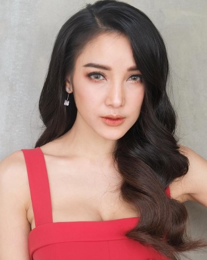 ดาราหน้าผากกว้าง