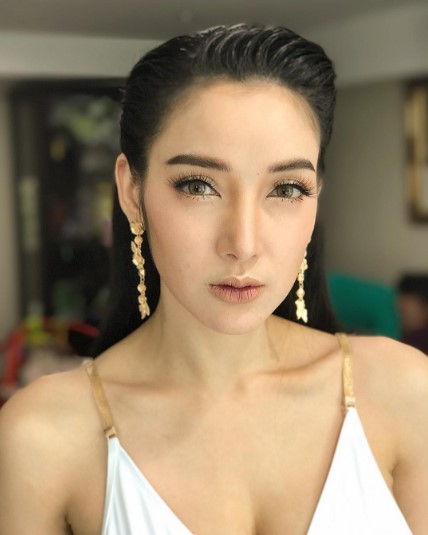 ดาราหน้าผากกว้าง